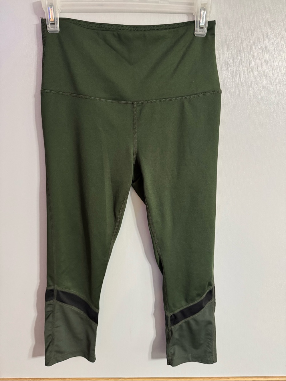 Reebok Olive Green High-Waist Capri Leggings Size Small